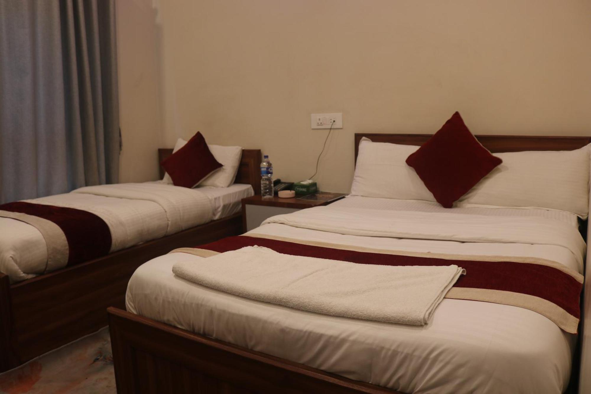 Hotel Tiktok Kathmandu Buitenkant foto